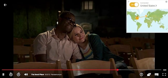 Screenshot des Netflix-Streamings von The Good Place mit TunnelBear Chrome-Browsererweiterung, die mit einem US-Server verbunden ist.