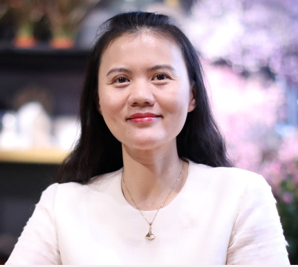 Screenshot of Lucy Peng surrounded by flowers.