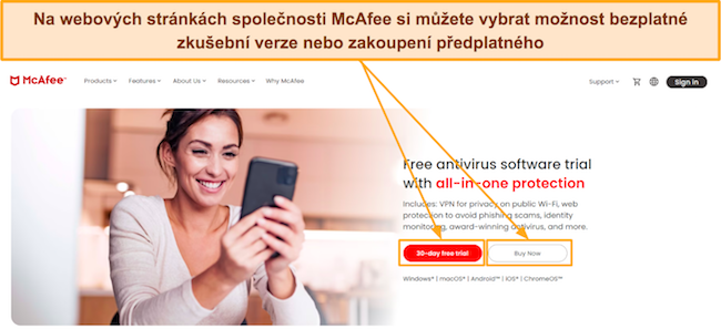Snímek obrazovky webové stránky společnosti McAfee zobrazující možnosti bezplatné zkušební verze nebo nákupu nyní