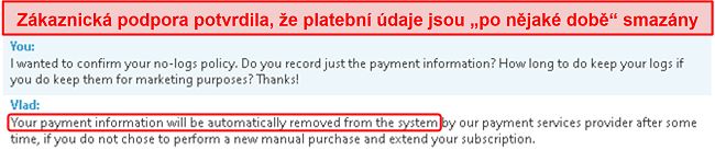 Screenshot z chatu zákaznické podpory, který objasňuje, že ukládají platební údaje a po nějaké době je odstraní