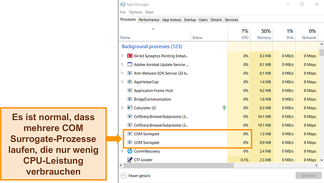 Screenshot des Windows Task-Managers mit zwei hervorgehobenen COM-Ersatzprozessen.