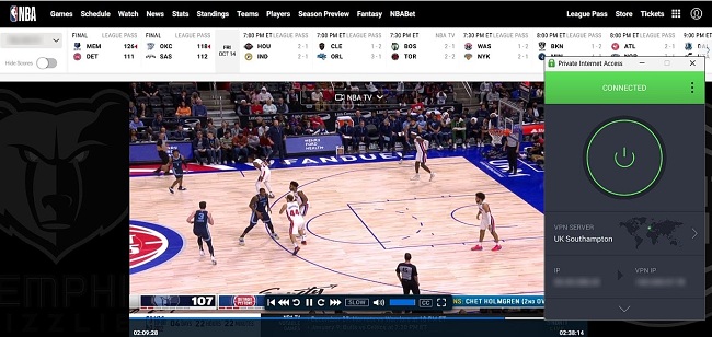 Screenshot van NBA-gameplay met het International League Pass-abonnement, met PIA verbonden met een Britse server