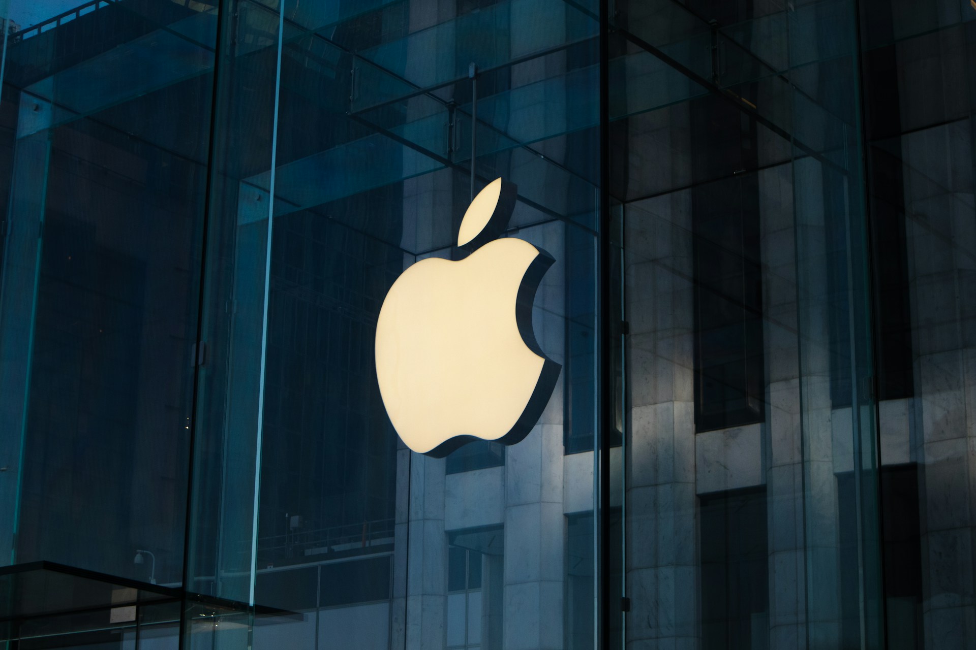 Apple Users in Europe Can Now Download Apps from Third-Party Web Platforms
