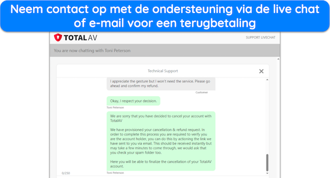 Schermafbeelding van livechat waarin een terugbetaling wordt goedgekeurd voor een opgezegd TotalAV-abonnement