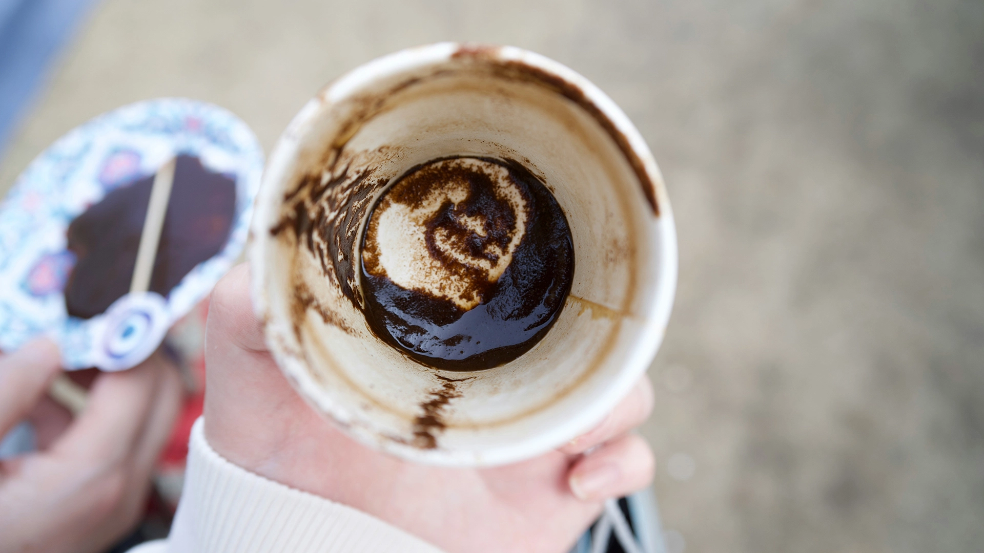 Woman Ends Marriage After AI ‘Reads’ Cheating in Coffee