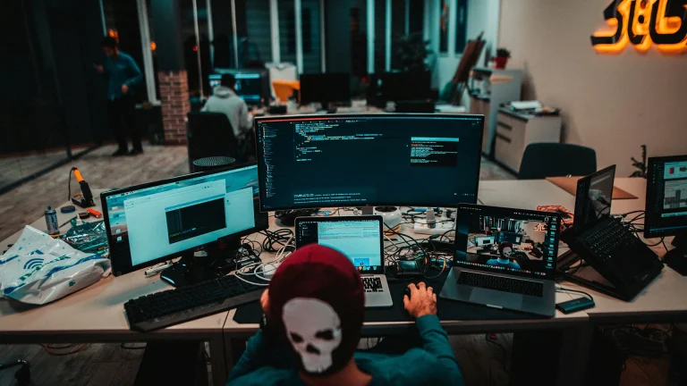 Google Says Hackers Behind UK Retail Disruptions Are Now Targeting U.S. Businesses Google Says Hackers Behind UK Retail Disruptions Are Now Targeting U.S. Businesses